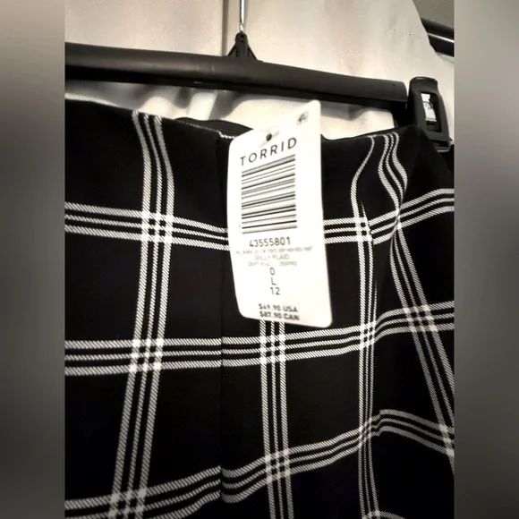 🆕 Torrid Black and White Plaid High Rise Crop Pants - Picture 3 of 4